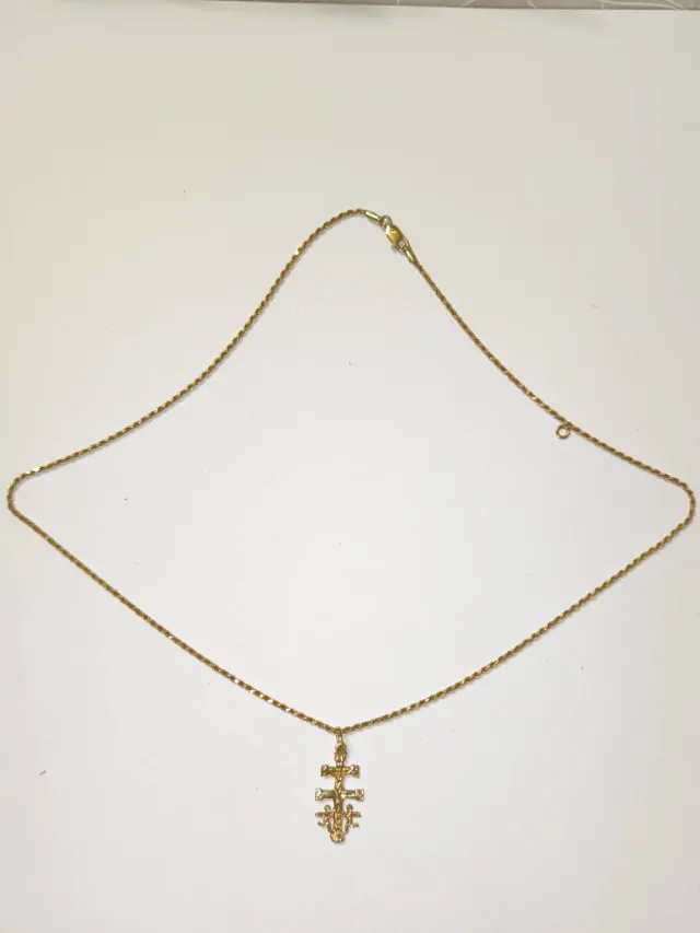 Cadena 18 kt con Cruz Caravaca