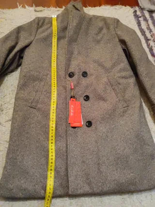 Abrigo corto hombre beige y gris