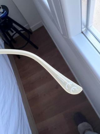 Gafas cuadradas plateadas