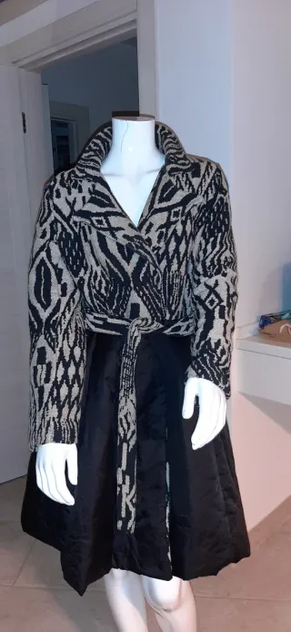 Cappotto bicolore con gonna e cintura