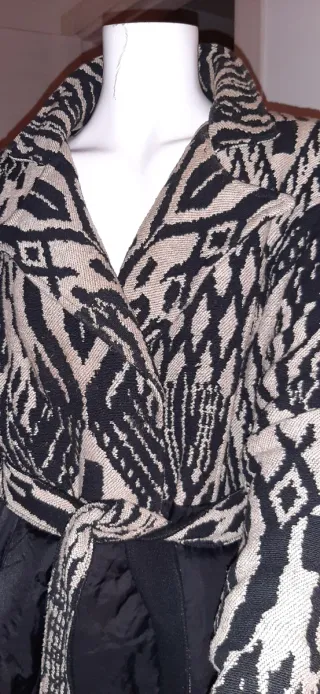 Cappotto bicolore con gonna e cintura