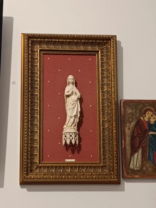 Vergine gotica incorniciata