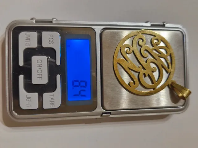 Colgante Chapa Oro 18k Monograma muy grande