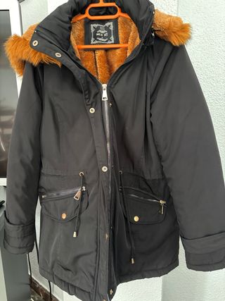 Chaquetón negro mujer con capucha