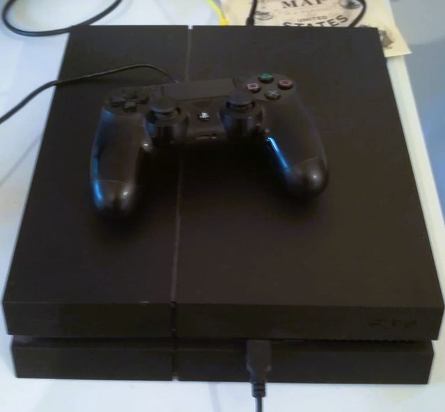 Consola Playstation 4 + Uncharted 4