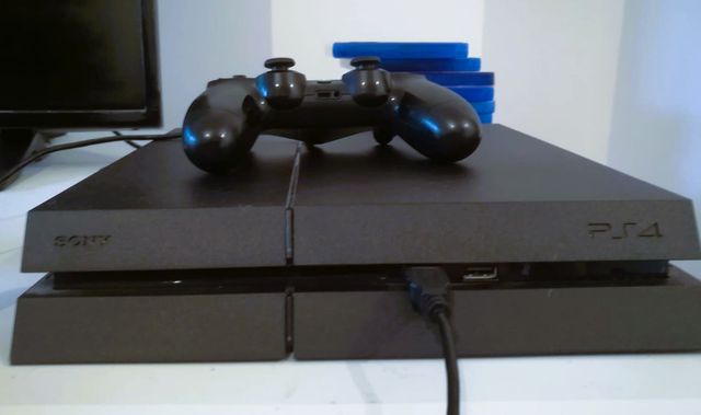 Consola Playstation 4 + Uncharted 4