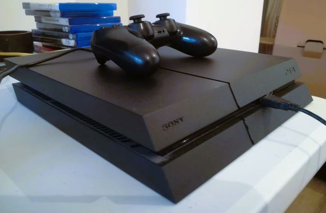 Consola Playstation 4 + Uncharted 4