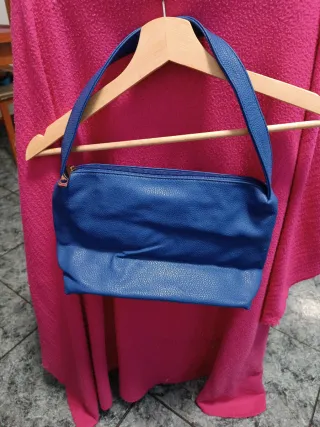 Bolso azul de piel sintética