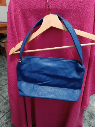 Bolso azul de piel sintética