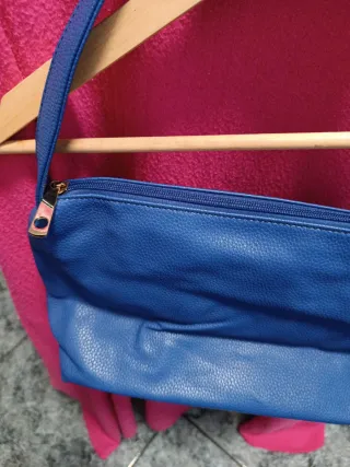 Bolso azul de piel sintética