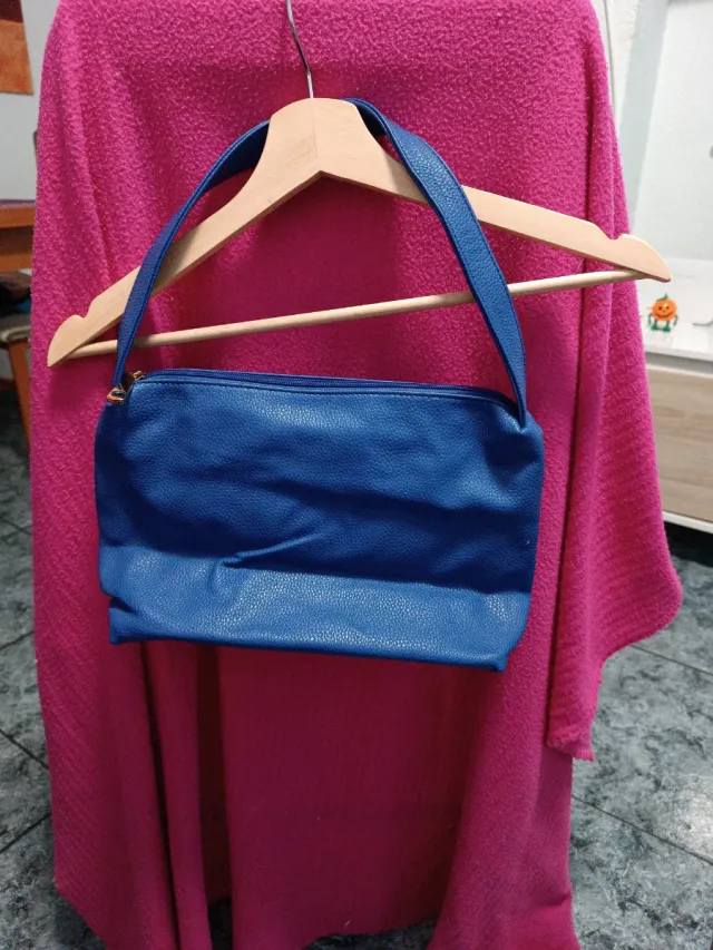 Bolso azul de piel sintética