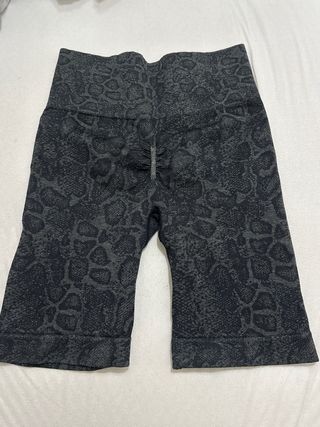 Mallas cortas Gymshark efecto piel serpiente