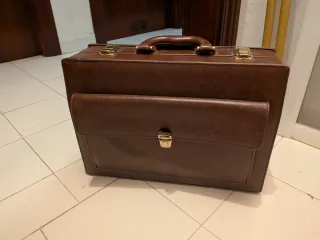 Maletín médico clásico marrón
