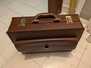 Maletín médico clásico marrón