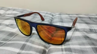 Gafas de sol Carrera azules y naranjas