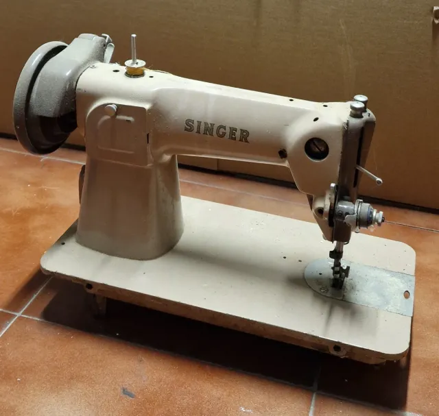 Máquina de coser Singer antigua