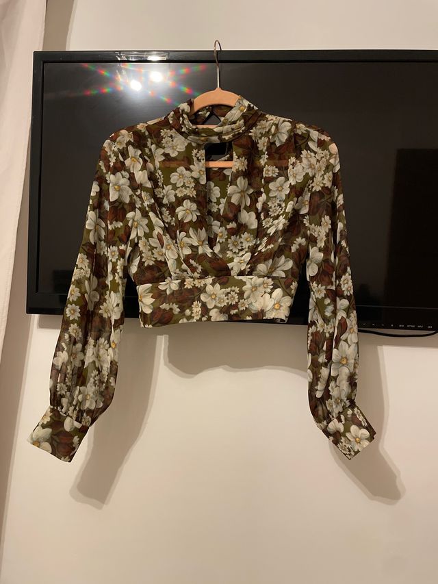Blusa Zara floral manga larga talla XS