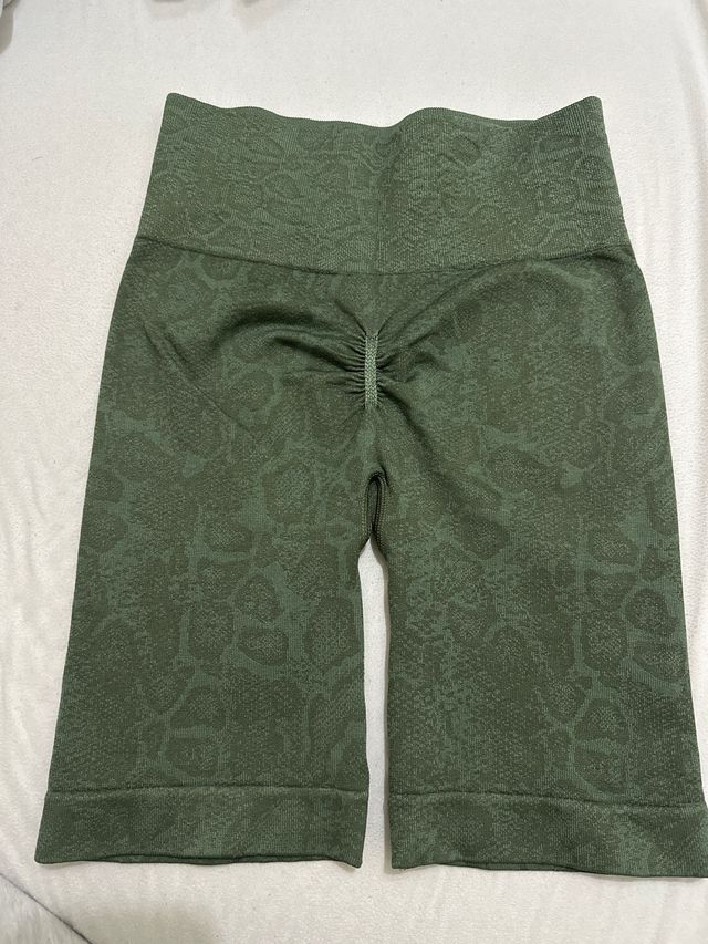 Mallas Cortas Verdes Estampado Serpiente