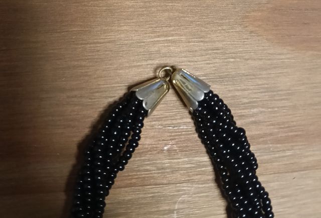 Collar vintage bolitas negro