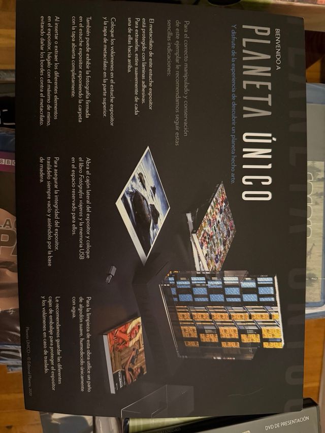 Expositor Acrílico Negro y Transparente