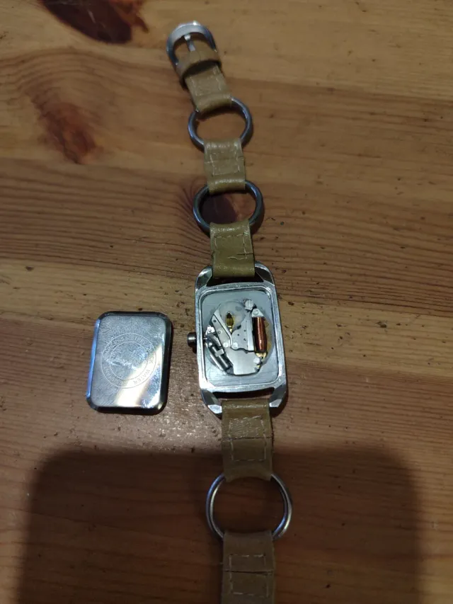 Orologio Longchamp al quarzo beige e argento