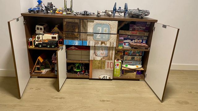 Mueble vintage con diseño de números