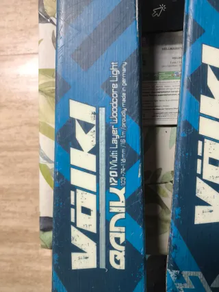 Esquís travesía Völkl Qanik con fijaciones Tyrolia