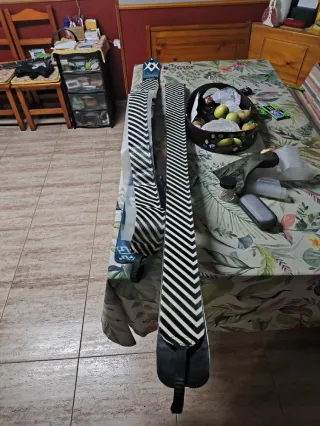 Esquís travesía Völkl Qanik con fijaciones Tyrolia