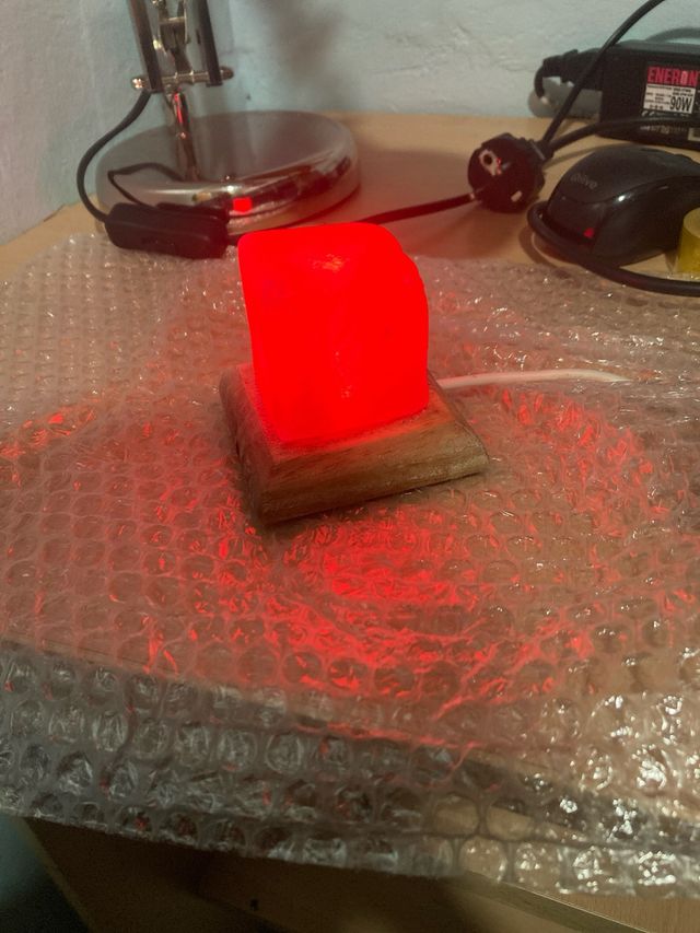 Piedra speciale con luce blu