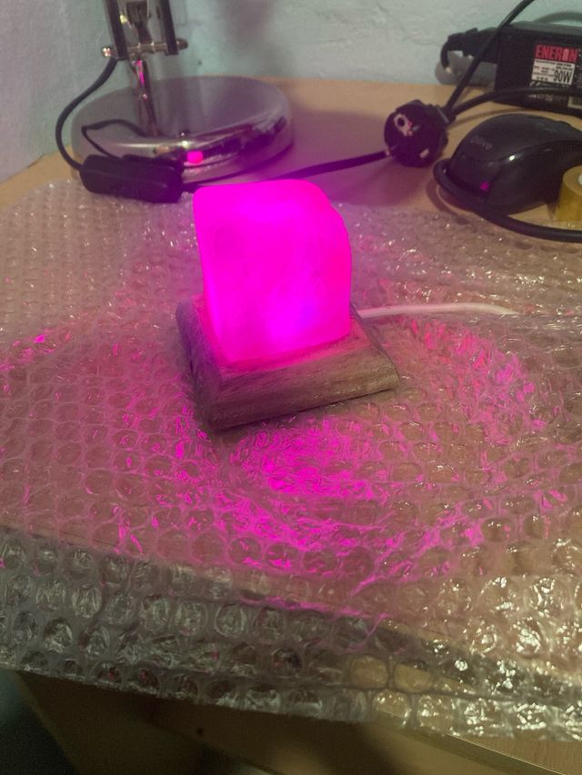 Piedra speciale con luce blu