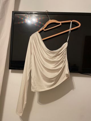 Camiseta H&M asimétrica drapeada Talla M