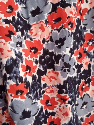 Bonita Blusa floral azul y roja