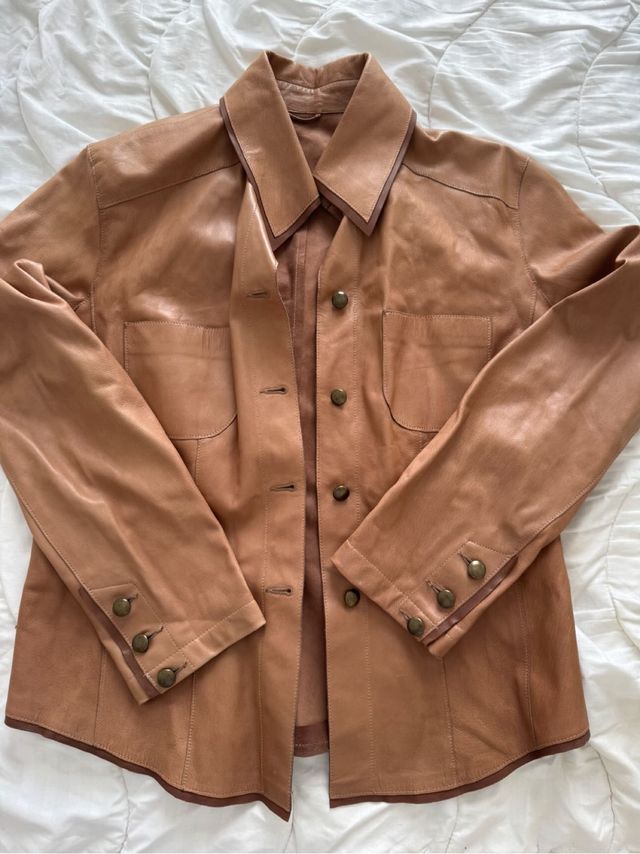 Chaqueta de cuero color coñac