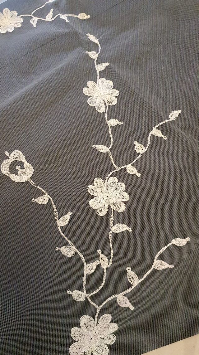 Velo de novia bordado floral