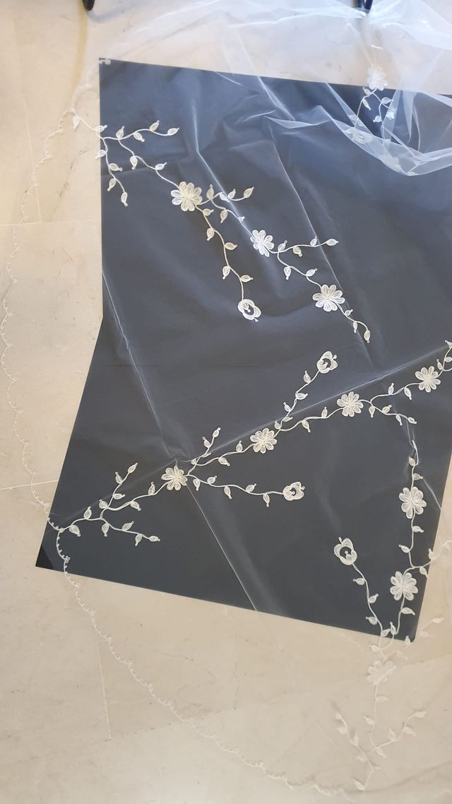 Velo de novia bordado floral