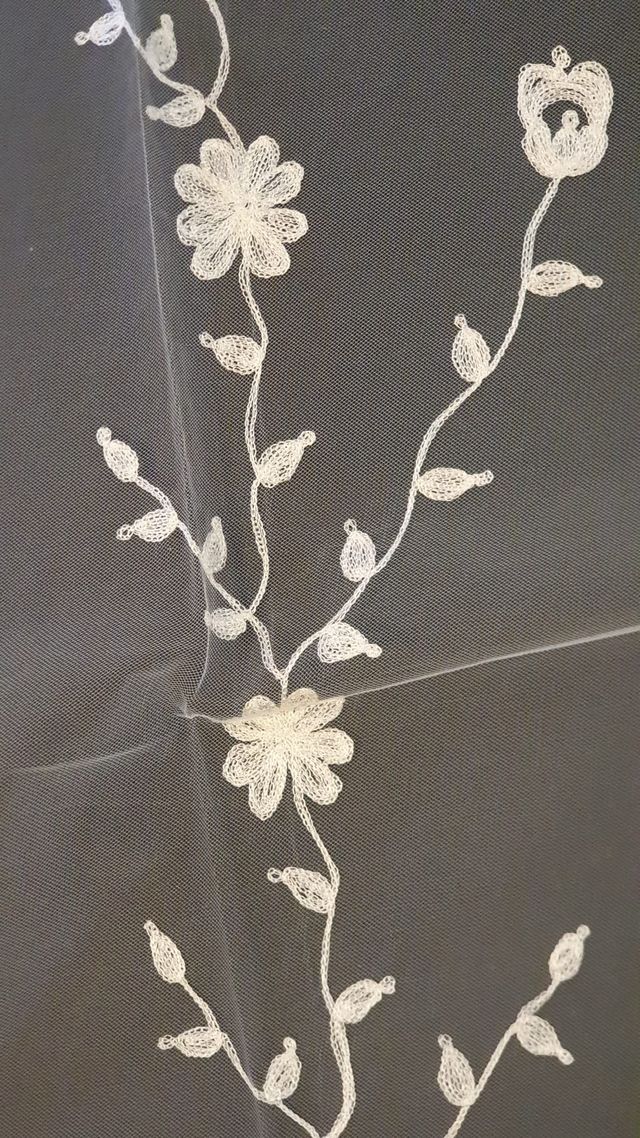 Velo de novia bordado floral
