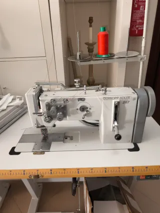 Máquina de coser Dürkopp Adler