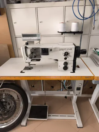 Máquina de coser Dürkopp Adler