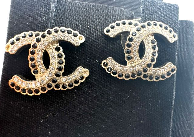 Pendientes Chanel Doble C Negro Dorado
