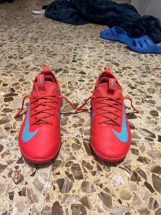 Zapatillas Fútbol Sala Nike Rojas y Turquesa