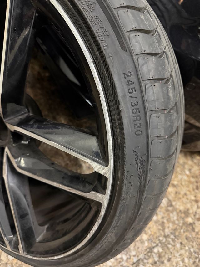 Llantas 20 con neumáticos nuevos