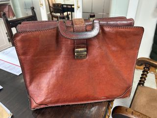 Maletín de cuero vintage marrón