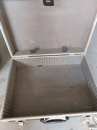 Maletín rígido verde para herramientas