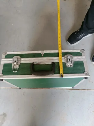 Maletín rígido verde para herramientas