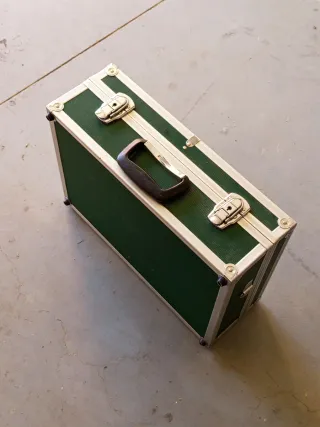 Maletín rígido verde para herramientas