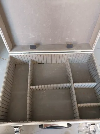 Maletín rígido verde para herramientas