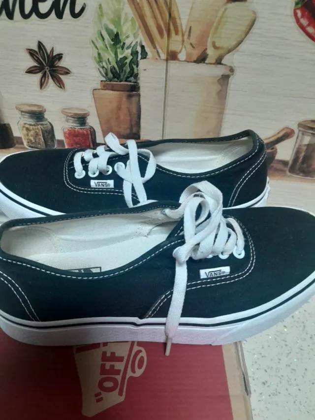 Zapatillas Vans Negras y Blancas. Originales.Nueva