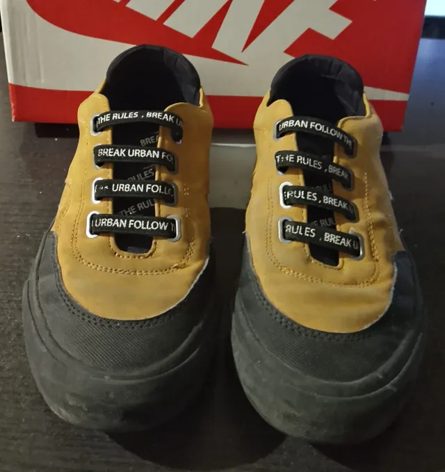 Zapatillas Zara Amarillas y Negras