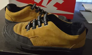 Zapatillas Zara Amarillas y Negras