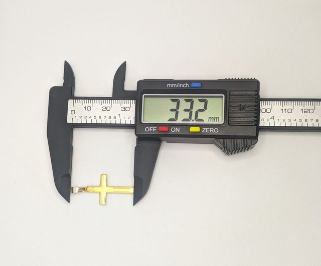 Colgante Cruz de oro combinado de 18k, 1.21 g.